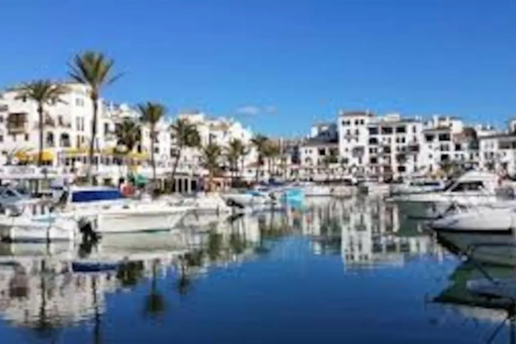 Monte Duquesa - 4 Bedroom Apt, 3 Bathrooms Close To Port And Beach, Communal Pool Manilva 0*,  Spain